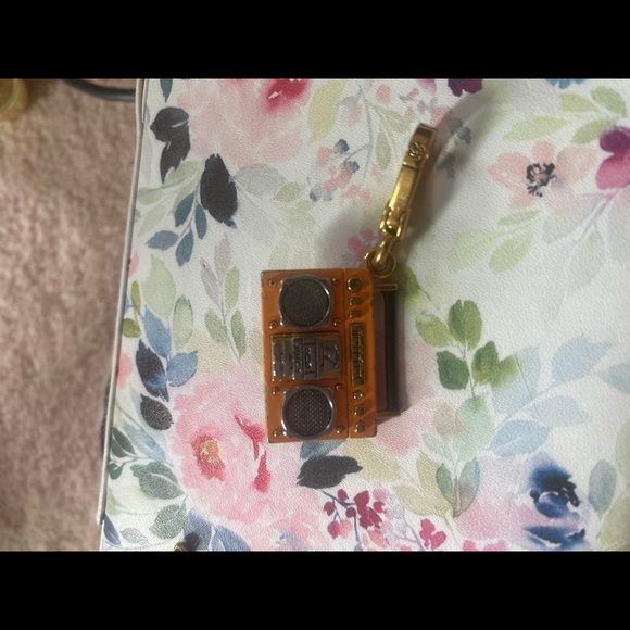 Juicy couture radio charm - Picture 2 of 4